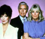 Linda Evans, Joan Collins et John Forsythe dans la série  Dynastie  en 1981.