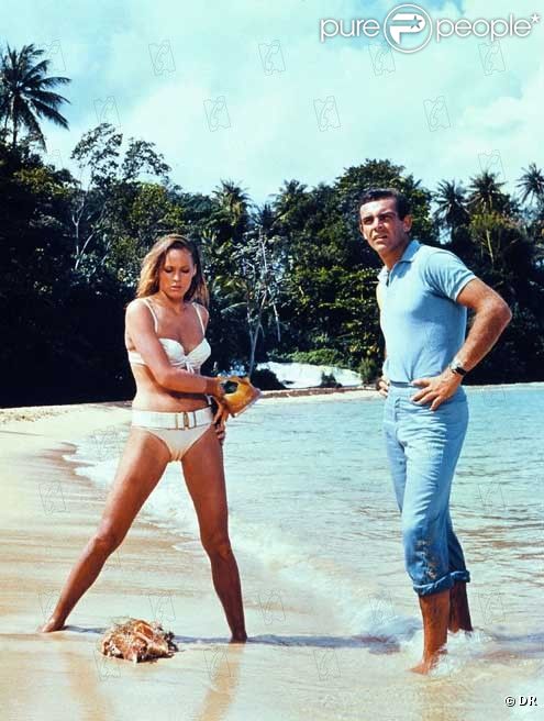 Ursula Andress et Sean Connery dans James bond 007 contre Dr. No, en 1963.