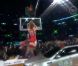 Blake Griffin lors de son saut monumental lors du concours de dunk le 19 février 2011