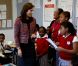 La princesse Mary en visite dans un établissement du Harlem Children's Zone, à New York, le 20 octobre 2011. Le prince Frederik et la princesse Mary sont en visite officielle aux Etats-Unis du 20 au 25 octobre.
