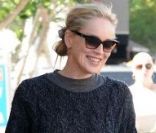 Sharon Stone marche dans les rues de Los Angeles le 7 octobre 2011