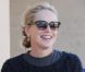 Sharon Stone : Un mini-short à 53 ans, et un joli sourire