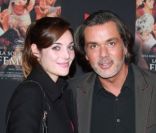 Christophe Barratier et sa jolie Gwendoline lors de l'avant-première du film La Source des femmes à Paris le 24 octobre 2011