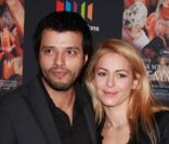 Mabrouk El Mechri et Audrey Dana lors de l'avant-première du film La Source des femmes à Paris le 24 octobre 2011