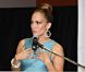 Jennifer Lopez a fait une apparition remarquée dans un magasin Best-Buy de Los Angeles pour sa fondation Maribel. Le 25 octobre 2011