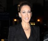 L'actrice Sarah Jessica Parker, souriante et enjouée à la vue des photographes, s'est rendue au gala organisé en l'honneur de la réouverture du New York City Center. New York, le 25 octobre 2011. 