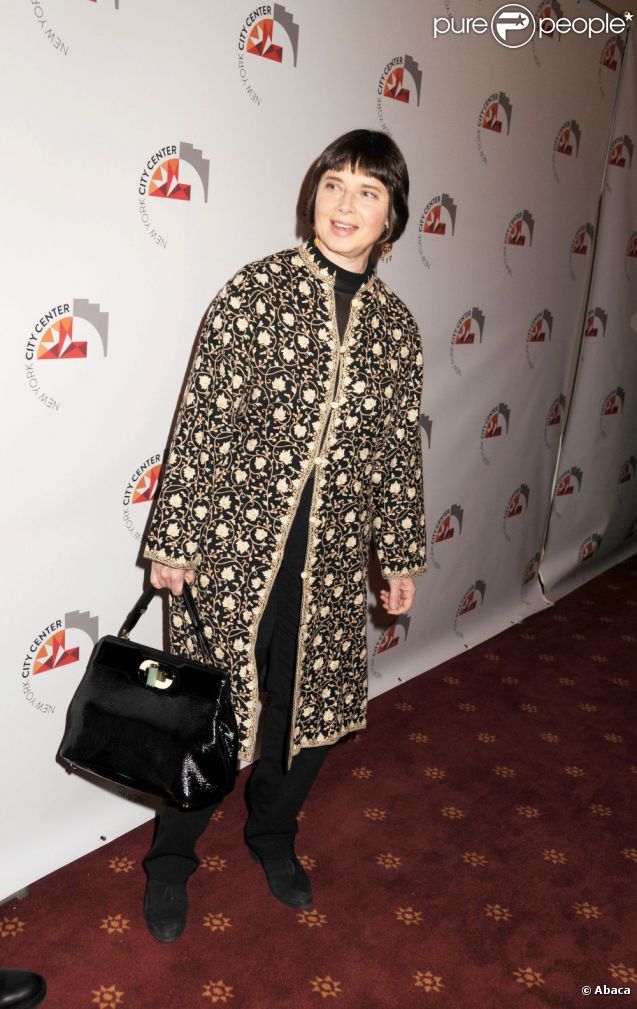 Isabella Rossellini, sur le tapis rouge du City Center. New York, le 25 octobre 2011. 