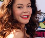Même son sourire semble figé ! Rose McGowan continue de faire confiance aux chirurgiens qui n'épargent pas son visage ! 