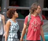 Steve Nash dans les rues de New York le 11 octobre 2011 en compagnie de sa compagne Brittany Richards
