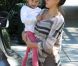 Jessica Alba est une maman sur tous les fronts ! Elle s'amuse comme une enfant à Los Angeles en famille, dans un parc de la ville. Le 29/1011 