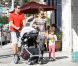 Jessica Alba en famille le 29 octobre 2011 à Los Angeles 