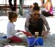 Jessica Alba est une maman sur tous les fronts ! Elle s'amuse comme une enfant à Los Angeles en famille, dans un parc de la ville. Le 29/1011 