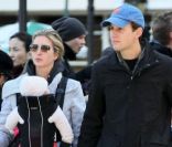 Ivanka Trump et son mari Jared Kuschner, très amoureux, promènent leur fille Arabella Rose dans les rues de Manhattan à New York, le 30 octobre 2011 