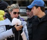 La jeune maman Ivanka Trump et son mari Jared Kuschner promènent leur fille Arabella Rose dans les rues de Manhattan à New York, le 30 octobre 2011 