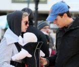La belle Ivanka Trump et son mari Jared Kuschner promènent leur fille Arabella Rose dans les rues de Manhattan à New York, le 30 octobre 2011 