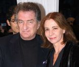 Eddy Mitchell et son épouse Muriel, à Paris, le 28 mars 2006.<br />