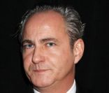 Le nouveau compagnon de Kelly Rutherford, l'avocat allemand Marcus Ernst, lors du gala L'Oréal à New York, le 2 novembre 2011