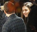 Katie Holmes et Tom Cruise sur le tournage du prochain film de Tom Cruise, One Shot, à Pittsburgh, le 30 octobre 2011