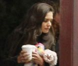 Katie Holmes sur le tournage du prochain film de Tom Cruise, One Shot, à Pittsburgh, le 30 octobre 2011