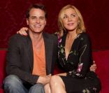 Kim Cattrall, à Toronto, promeut la pièce Private Lives, avec Paul Gross. Septembre 2011<br />