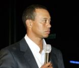 Tiger Woods, enchanté d\'être au côté de Shane Warne le 7 novembre 2011 à Melbourne pour l\'inauguration du Club 23