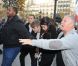 Justin Bieber se rendent dans un grand magasin sur les Champs-Elysées à Paris, le mercredi 9 novembre 2011.