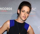 Kristen Stewart, en robe Versace et talons Camilla Skovgaard. Berlin, le 18 juin 2010. 