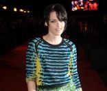 Kristen Stewart à Londres, en top et jupe Proenza Schouler et chaussures Gucci, le 11 novembre 2009. 