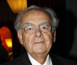 Bernard Pivot lors du dîner des stars au Fouquet's à Paris, organisé par le Dr Pierre Huth, au profit du dépistage du cancer à l'Institut Fournier le 14 novembre 2011  