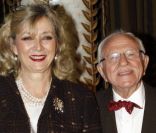 Docteur Michel Klein et son épouse lors du dîner des stars au Fouquet's à Paris, organisé par le Dr Pierre Huth, au profit du dépistage du cancer à l'Institut Fournier le 14 novembre 2011  