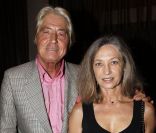Maître Pierre Cornette de Saint Cyr et sa femme lors du dîner des stars au Fouquet's à Paris, organisé par le Dr Pierre Huth, au profit du dépistage du cancer à l'Institut Fournier le 14 novembre 2011  