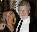 Patrick Prejean et sa femme lors du dîner des stars au Fouquet's à Paris, organisé par le Dr Pierre Huth, au profit du dépistage du cancer à l'Institut Fournier le 14 novembre 2011  