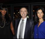 Philippe Chevalier, une amie et Cristiana Reali lors du dîner des stars au Fouquet's à Paris, organisé par le Dr Pierre Huth, au profit du dépistage du cancer à l'Institut Fournier le 14 novembre 2011  