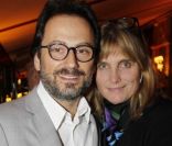 Le réalisateur James Huth et son épouse lors du dîner des stars au Fouquet's à Paris, organisé par le Dr Pierre Huth, au profit du dépistage du cancer à l'Institut Fournier le 14 novembre 2011  