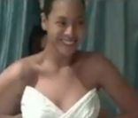 Beyoncé, sans maquillage, essaye sa robe de mariée dans ces images extraites du DVD <em>4 Live at Roseland</em> de Beyoncé, attendu le 25 novembre 2011.