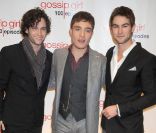 Dan, Chuck et Nate chez Cipriani sur Wall Street à New York, pour fêter le 100e épisode de Gossip Girl le 19 novembre 2011.