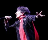 Liza Minnelli sur la scène de l'Olympia, à Paris. Juillet 2011 