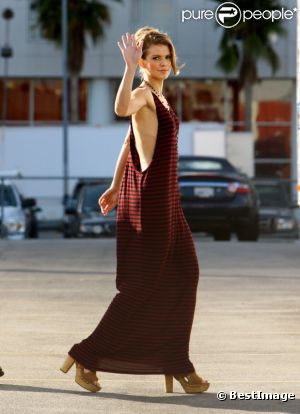 La sublime AnnaLynne McCord sur le tournage de la série 90210 à Los Angeles, le 21 novembre 2011