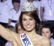 Laury Thilleman sublime dans une robe de soirée lors de son sacre en décembre 2010
