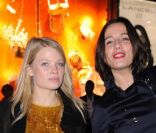 Mélanie Thierry et Zoé Félix lors de la soirée anniversaire des 135 ans de la maison Lancel à Paris le 24 novembre 2011
