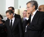 Bernard-Henri Lévy et Nicolas Sarkozy dans un centre médical de Tripoli, en Libye, en septembre 2011. 