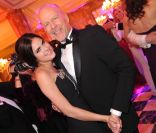 Bruce Willis fier de sa fille Tallulah lors du bal des débutantes à Paris le 26 novembre 2011