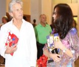 Michael Douglas et Catherine Zeta-Jones sont à la Foire d\'art contemporain, le 30 novembre 2011 à Miami.
