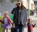Jennifer Garner et ses filles Violet et Seraphina se rendent à leur cours de danse, samedi 3 décembre 2011, à Los Angeles