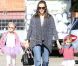 Jennifer Garner et ses filles Violet et Seraphina en tenues de danseuse se rendent à leur cours de danse, samedi 3 décembre 2011, à Los Angeles