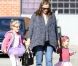 Jennifer Garner et ses filles Violet et Seraphina se rendent à leur cours de danse, samedi 3 décembre 2011, à Los Angeles