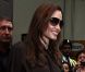 L'actrice et désormais réalisatrice Angelina Jolie, souriante à la vue des fans et des photographes à New York, le 5 novembre 2011.