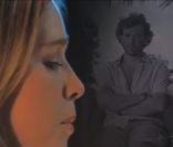 Le dernier clip d'Hélène Rollès, c'était à toi que je pensais. Hélène est toujours aussi nostalgique 