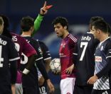 Le Croate Leko se fait expulser sous les yeux de Yoann Gourcuff  au cours du match entre L'Olympique Lyonnais et le Dinamo Zagreb (7-1) le 7 décembre 2011 à Zagreb 