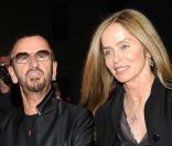 Ringo Starr et Barbara Bach se rendent au mariage de Paul McCartney et Nancy Shevell, à Londres, le 9 octobre 2011.
